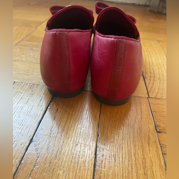 NEW, never worn Michael Kors lion plaque red leather loafer - Picture 4 of 4